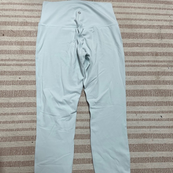 | Lululemon | Wunder Under cropped leggings. Size 8. - Picture 2 of 6